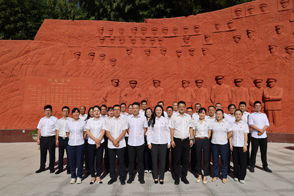 光影铭刻历史，，，初心映照未来——六安公司党总支开展主题党日活动